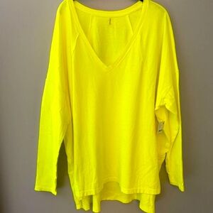 FP MOVEMENT OVERSIZED V NECK PULLOVER/ HIGHLIGHTER